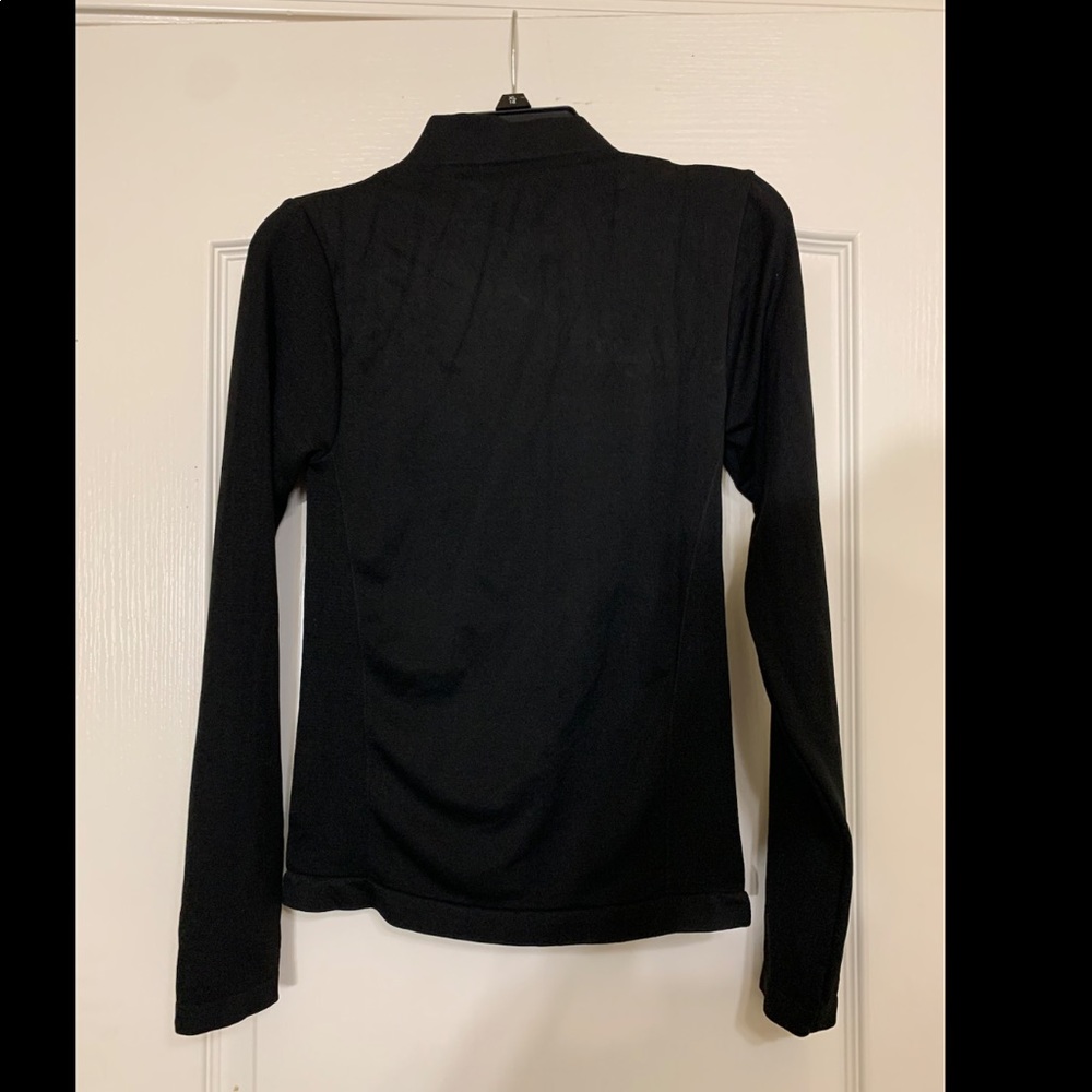 Turtleneck long sleeve tight fit.